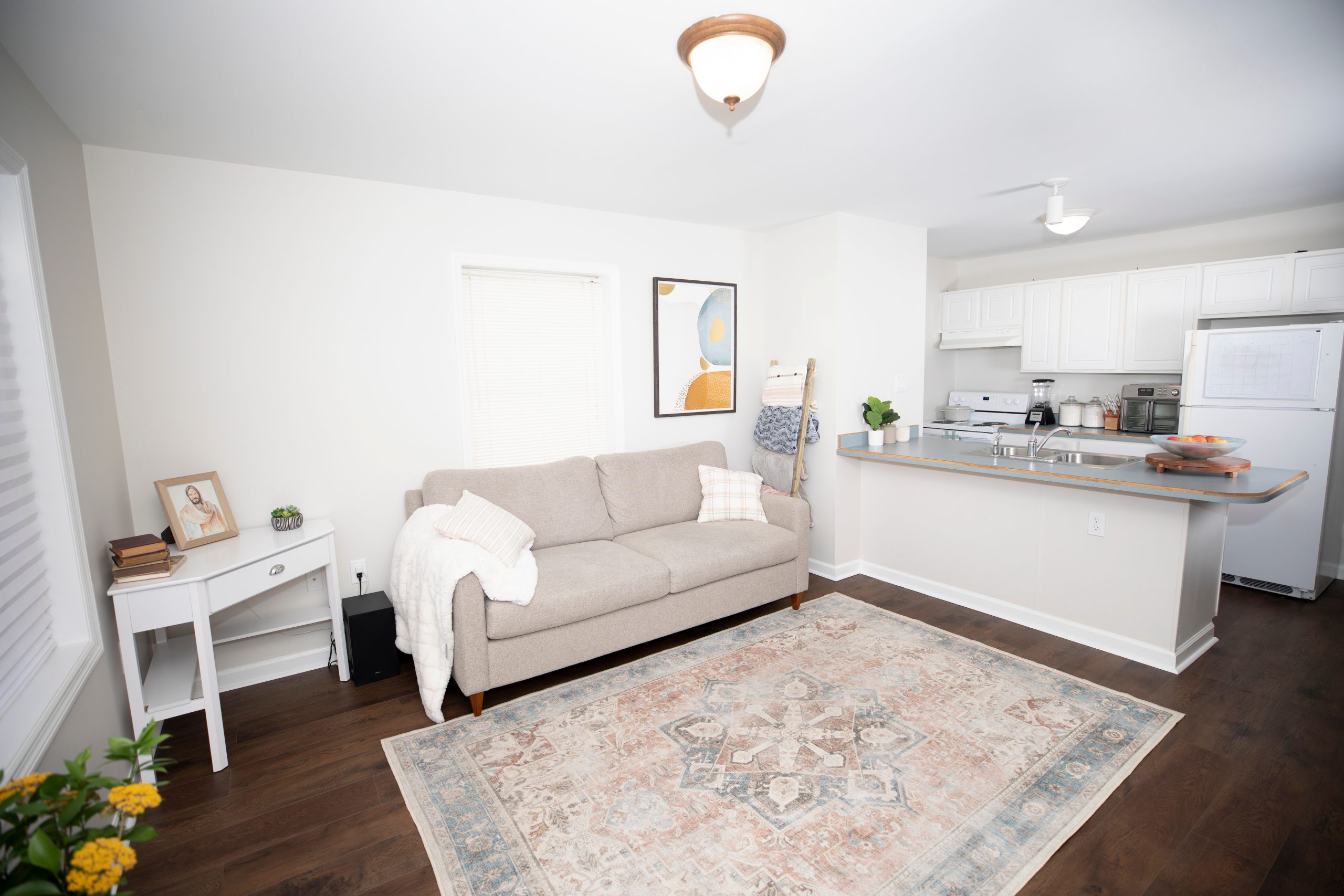 Gayle Smith Apartments Living Room