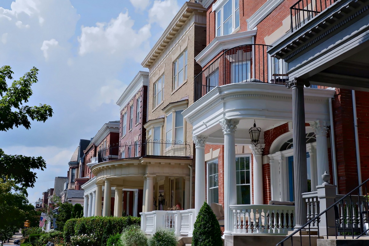 Richmond buildings by Stephanie Rhee on Unsplash